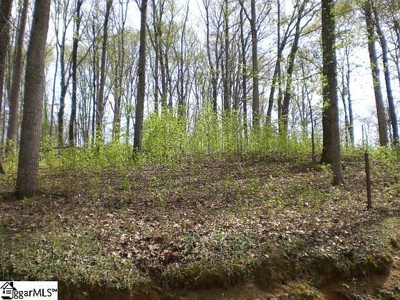 2nd image of 204 Lakeshore Dr