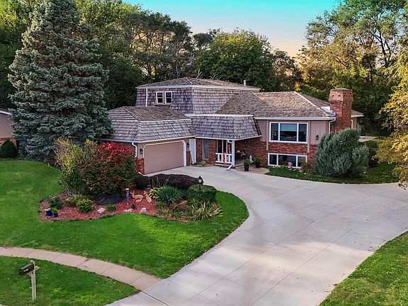 2nd image of 4905 Evergreen Ln