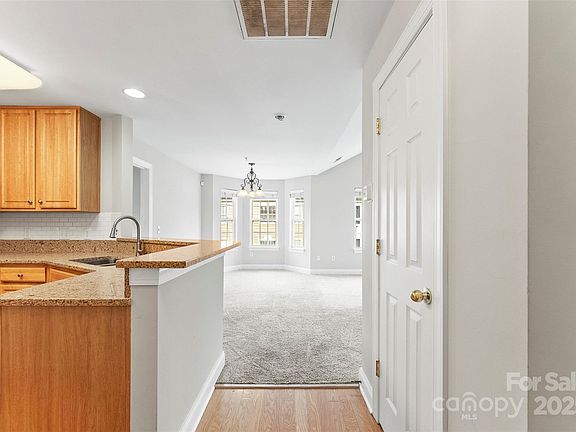 4th image of 6464 Park Pond Dr #7