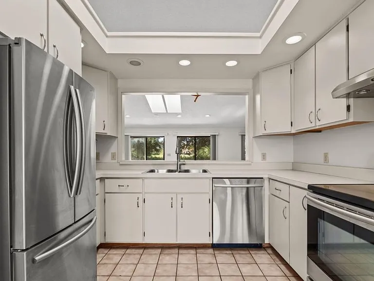151 Marlin Cir — Photo 4