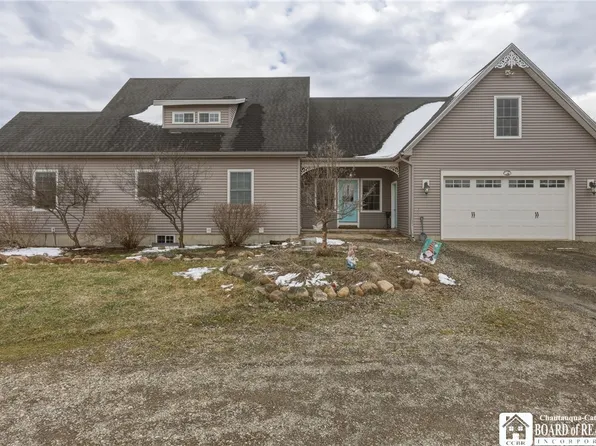 33 Diamond Dr, Frewsburg, NY 14738