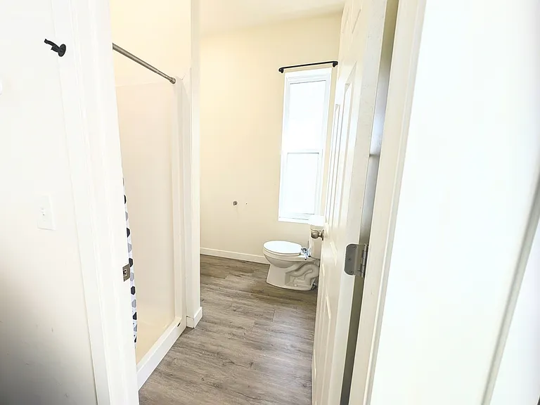 423 Hamilton Rd #1 — Photo 5