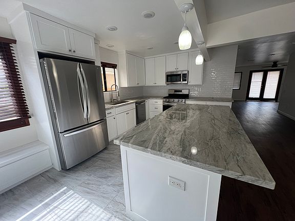 3rd image of 6145 Mesita Dr