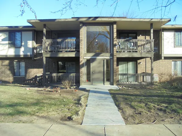 566 Somerset Ln APT 2, Crystal Lake, IL 60014