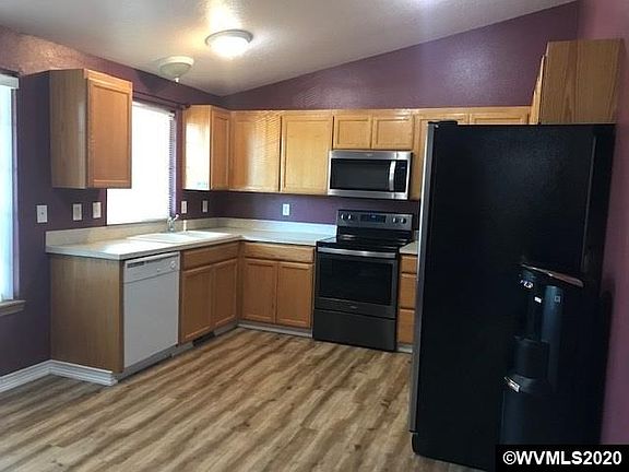 3rd image of 1034 Hawaii St SE