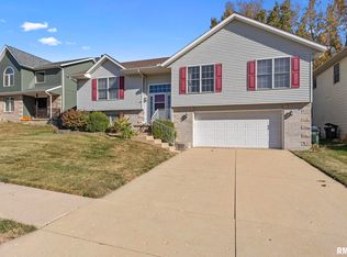 6141 Hillandale Rd, Davenport, IA 52806