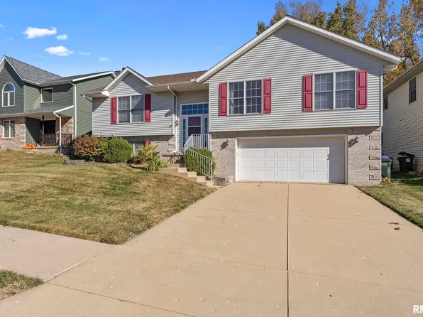 6141 Hillandale Rd, Davenport, IA 52806