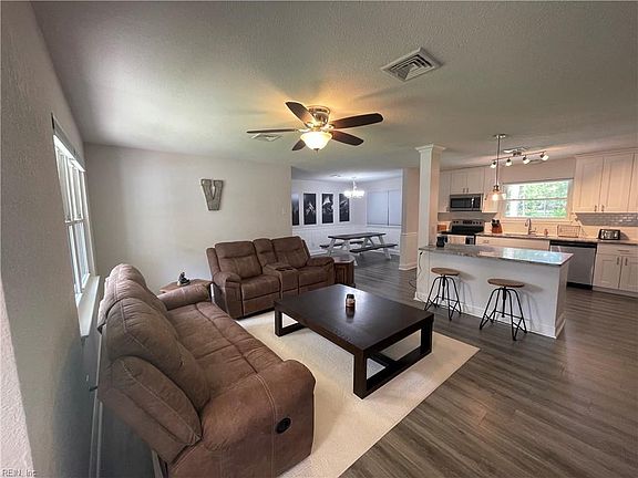 4th image of 3232 Bow Creek Blvd
