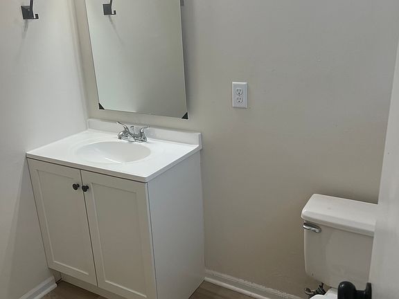 2nd image of 760 W Southampton Dr #760