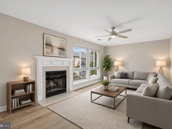 8713 Ridge Hollow Ct, Springfield, VA 22152