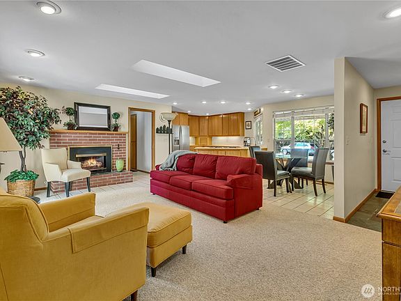 5th image of 1708 5th Street NE