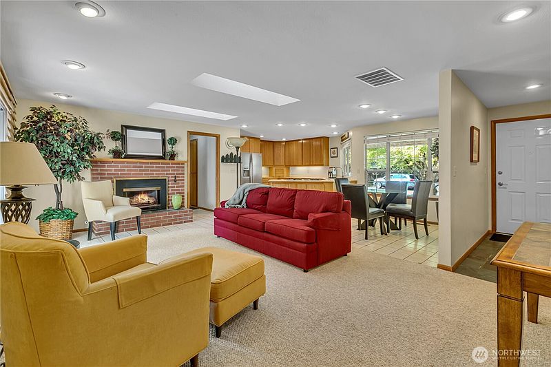 5th image of 1708 5th Street NE