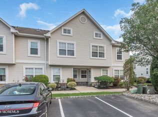 28 Forrest Ct, Tinton Falls, NJ