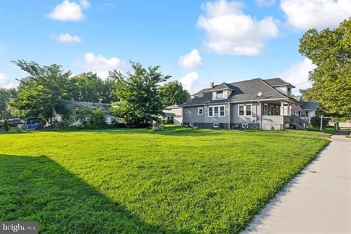 5 bed, 1.5 bath, 1764 sqft, $2,500 — Photo 4