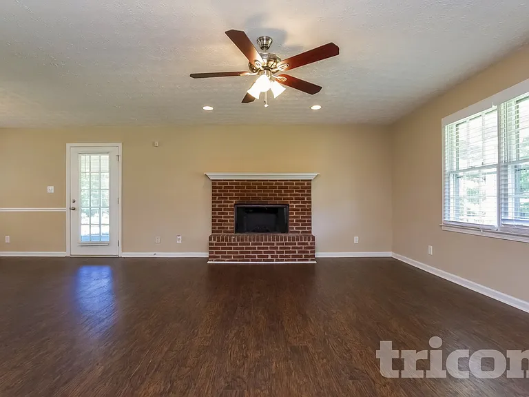 2318 Lawrenceville Suwanee Rd — Photo 2