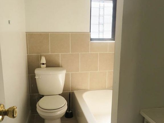 5th image of 36 Bedford Park Blvd E APT 2C
