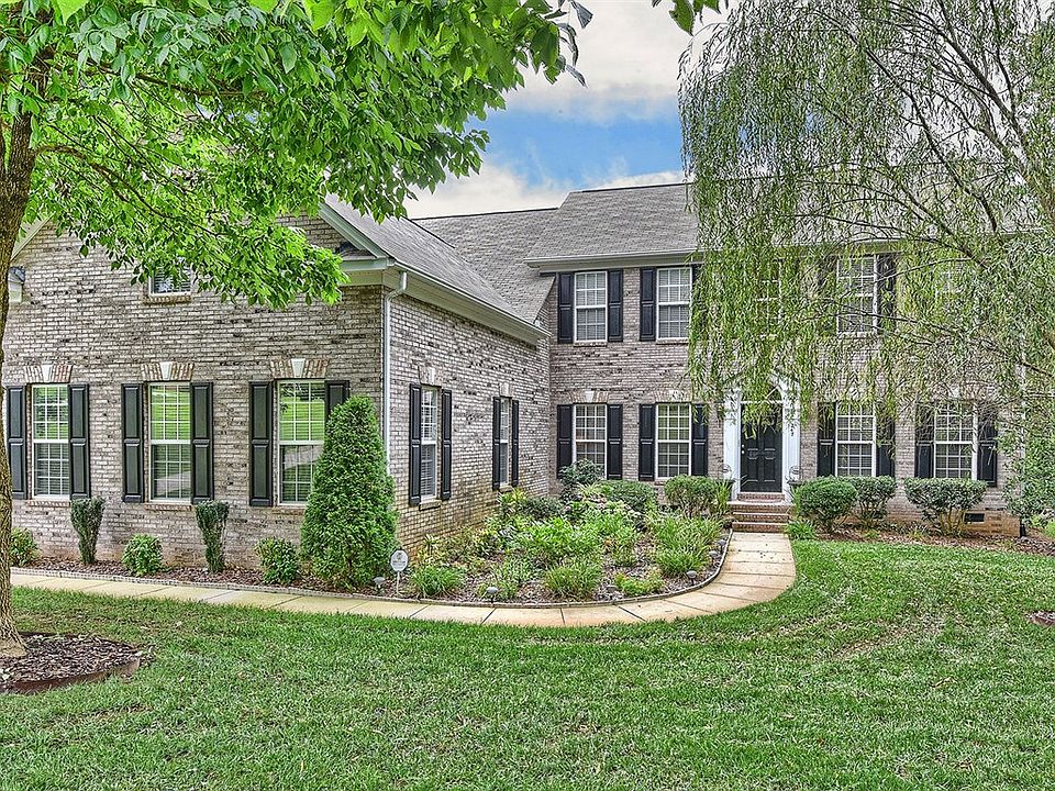 1st image of 247 Corona Cir
