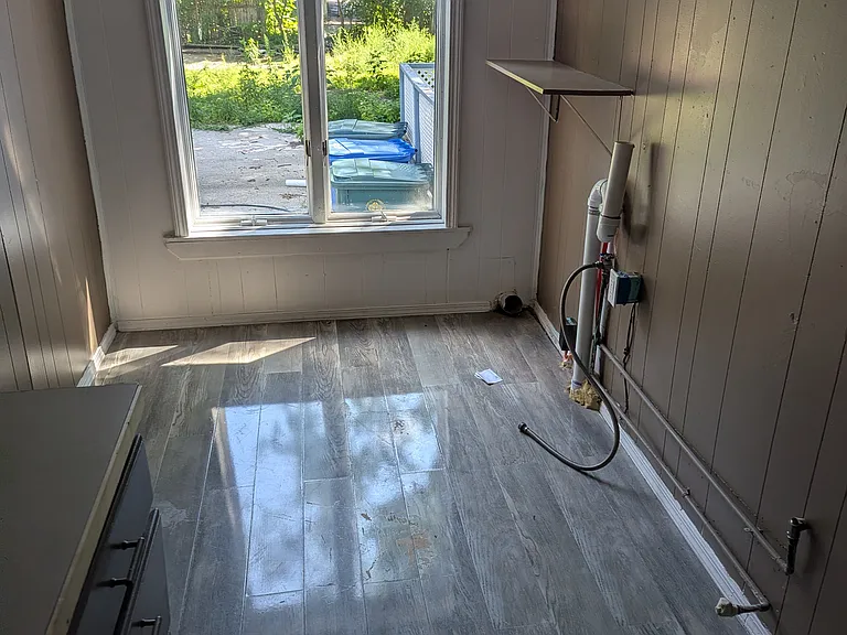 205-207 Ravine Ave #205 — Photo 7