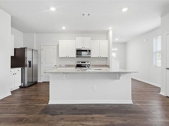 5th image of 174 Silver Beech Ln