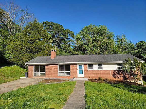 2nd image of 701 Druid Ln