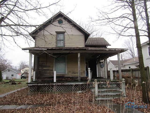 1st image of 220 W Ottawa St