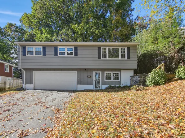 27 Oakwood Avenue, Waterbury, CT 06708