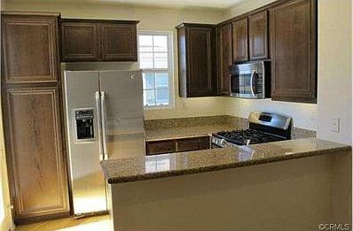 Kitchen w/Granite Counters