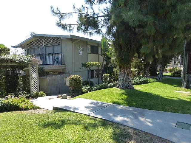 Building Photo - 1108 N Monterey St #D