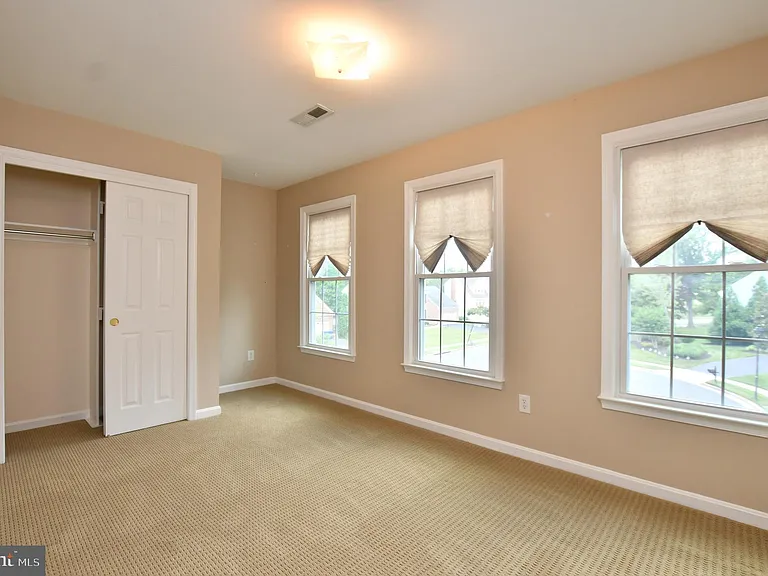 350 Copperfield Ln — Photo 10