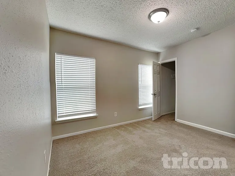 2610 Townhall Ln — Photo 11
