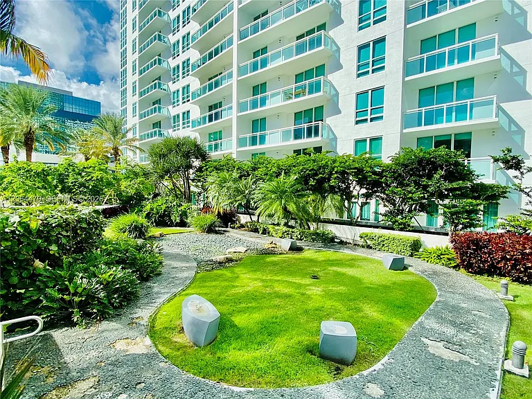 950 Brickell Bay Dr #3709 — Photo 65