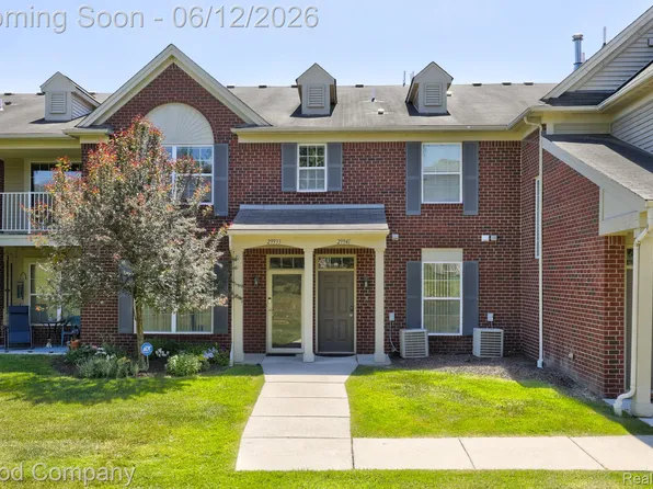 29941 Fox Run Cir, Warren, MI 48092