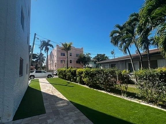 3rd image of 529 SW 4th St APT 303