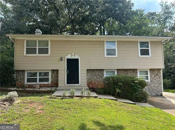 1214 Mannbrook Dr, Stone Mountain, GA 30083