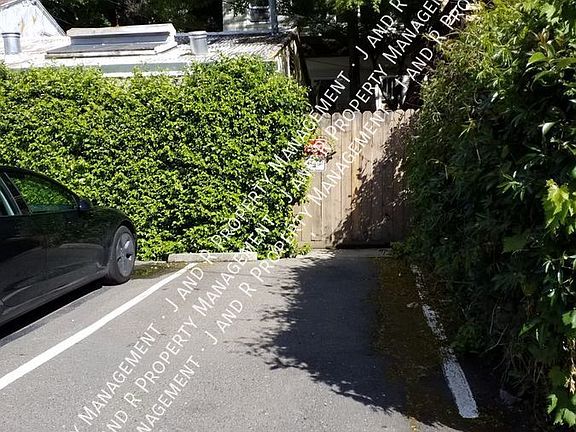 5th image of 1723 I St Unit 1