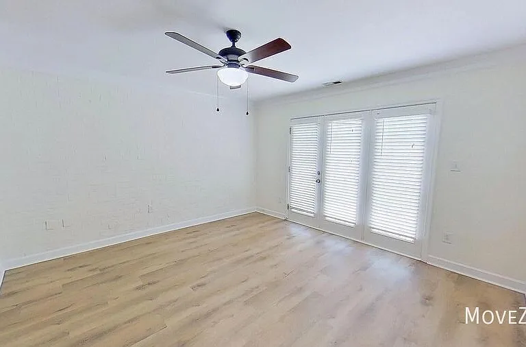 1336 Green Oaks Ln #E — Photo 8