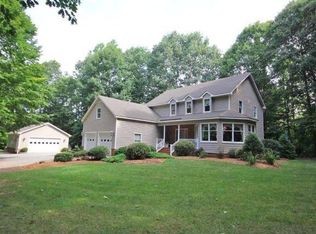 7129 Hunters Pointe Dr, Gloucester, VA 23061