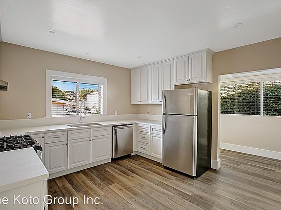 5th image of 23 W Mission St APT C