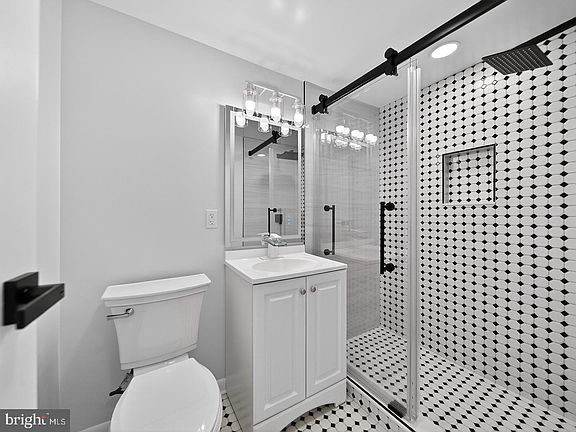 5th image of 4390 Lorcom Ln APT 410