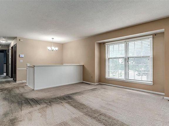 5th image of 10700 Wenzel Ave