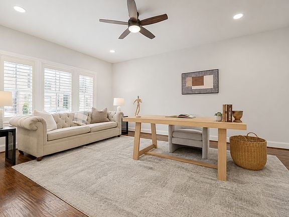 5th image of 2110 Helsminster Dr