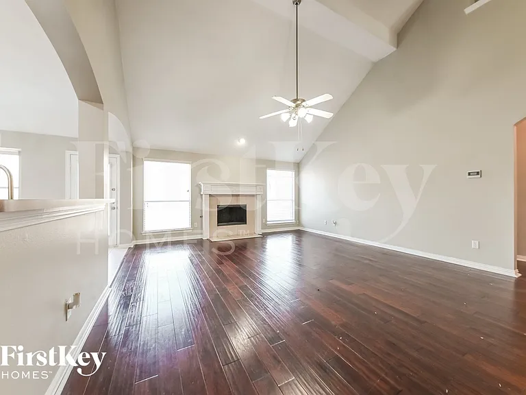 3108 Silver Creek Dr — Photo 4