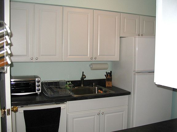 5th image of 215 Towne House Vlg