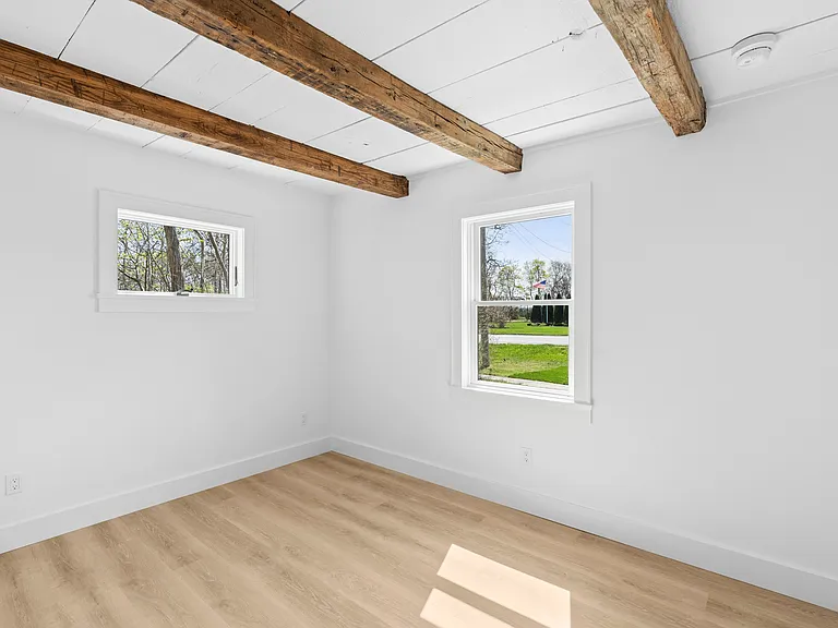 5075 Main Rd — Photo 10
