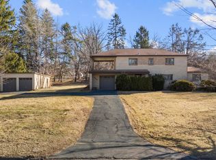 589 Racebrook Rd, Orange, CT 06477