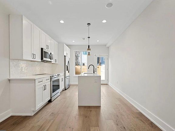 2nd image of 151 E Cumberland St