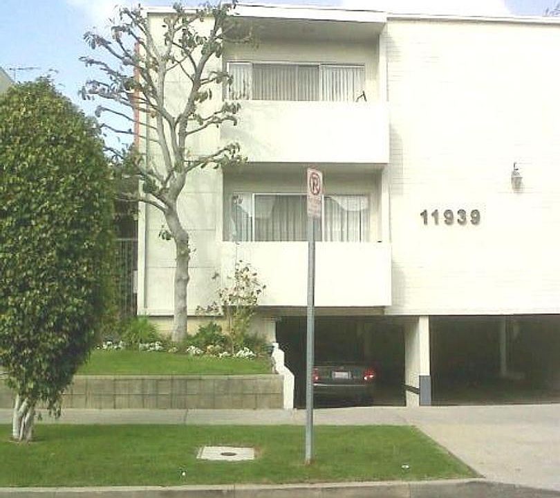 1st image of 11939 Mayfield Ave APT 4