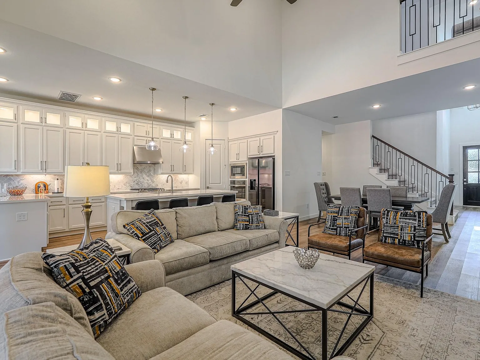 4 bed, 3.0 bath, 2742 sqft, $3,750 — Photo 2