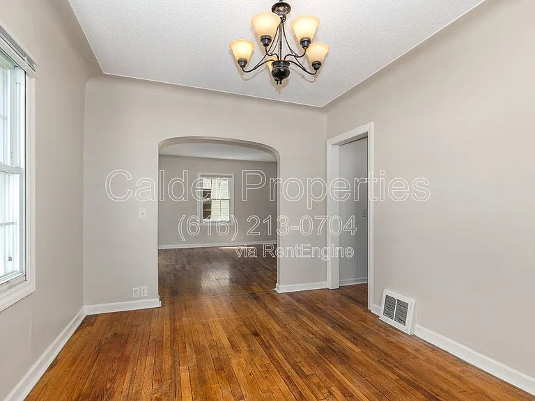 1031 Merrifield St SE — Photo 7