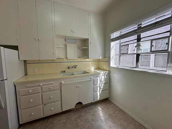 4th image of 2383 Chestnut Ave APT G
